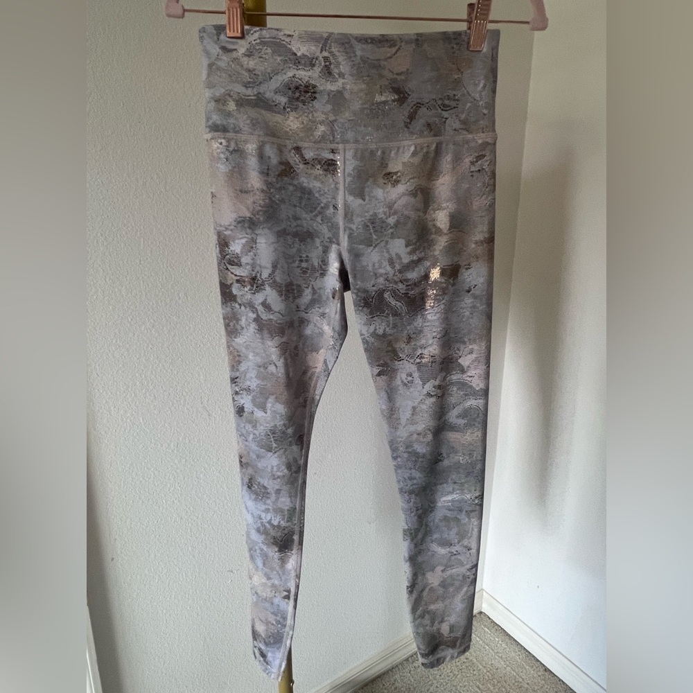 Athleta Gray & Gold Foil Print Legging Women Small EUC